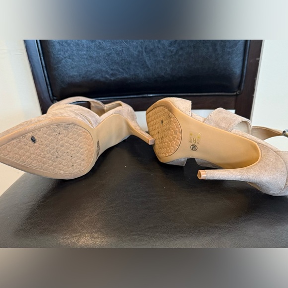 Chinese Laundry Heels - Picture 9 of 9